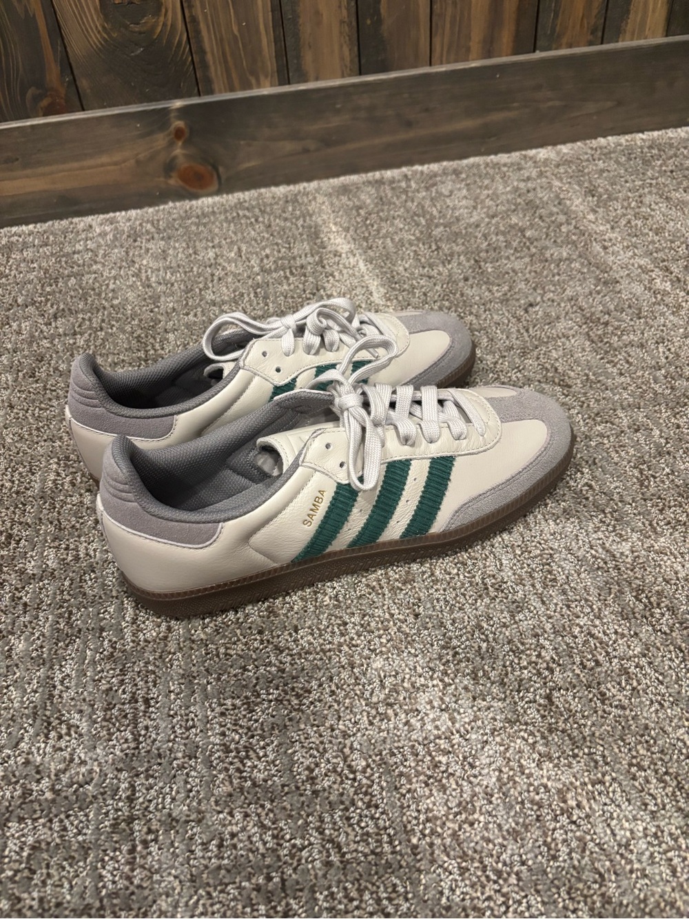 adidas SAMBA men’s sneakers in green and light grey